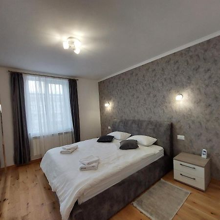 Trandafirului Residence Central Suceava Bagian luar foto